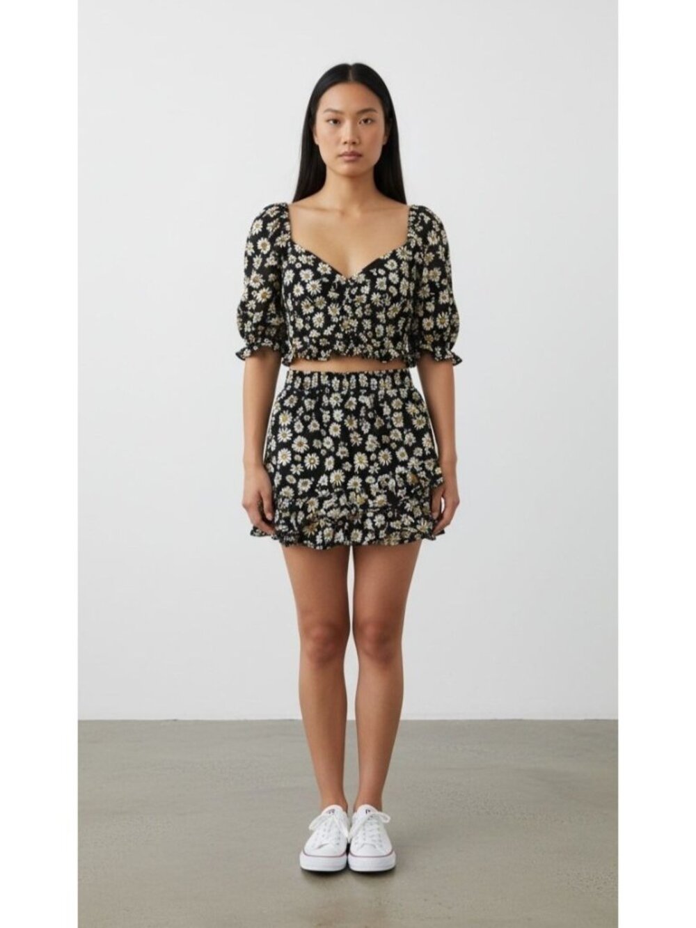 Luv Betsey by Betsey Johnson Daisy Print Two Piece Set M Crop Top Skirt Ruffle